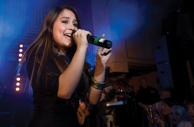 Anna Abreu 2011
Amarillo, Kotka
Avainsanat: Anna Abreu Idols latino Amarillo Kotka Sokos kaunis seksikäs