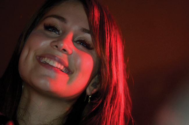Punasävyinen hymy
Avainsanat: Anna Abreu Idols latino Amarillo Kotka Sokos kaunis seksikäs