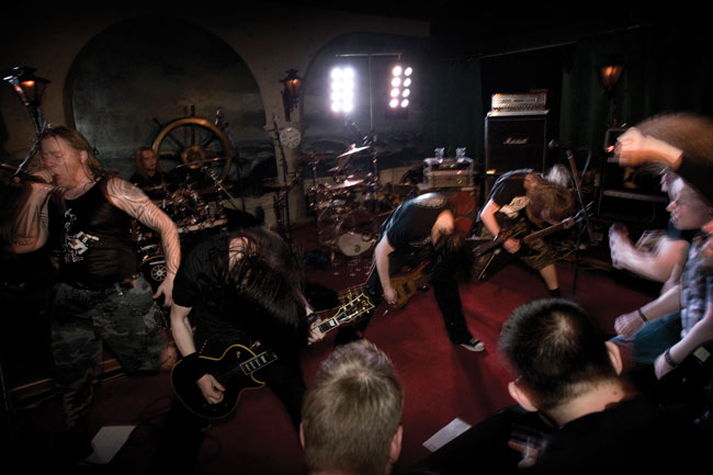 Dauntless
Kesto-klubi, Kairo 2009
Avainsanat: Dauntless Kesto-klubi Kotka Kairo Ari Nieminen yleisö liike mosh Sami Helle Riku Katainen Olli Määttä Arto Vesander