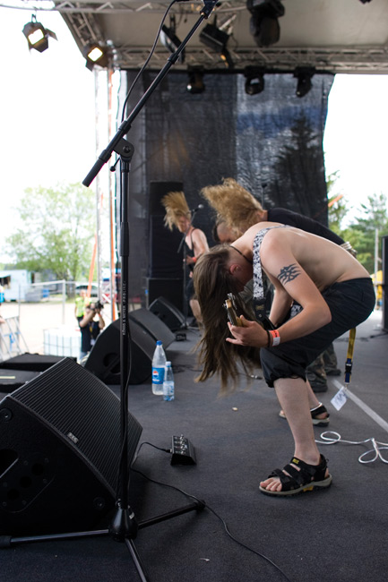 Devil Horn
Koria-Roll, Elimäki 2007.
Avainsanat: Devilhorn Koria-Roll tukka heilumaan Mikko Knuutila Ville Ryöti vesipullot kesä festivaali