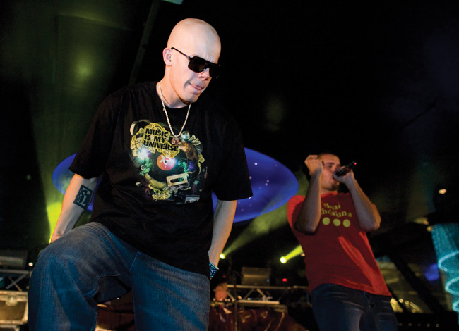 "Anna sen soida..."
Music is my universe
Avainsanat: Elastinen Kimmo Ilpo Juhani Laiho Lux Nightclub Helsinki rap hiphop mustat lasit