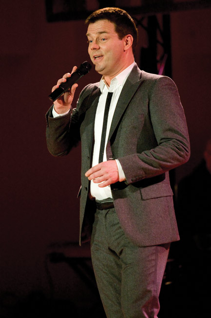 Jari Sillanpää 2008
Puku päällä, Kotka 2008.
Avainsanat: Jari Sillanpää konserttikiertue konserttitalo Kotka puku