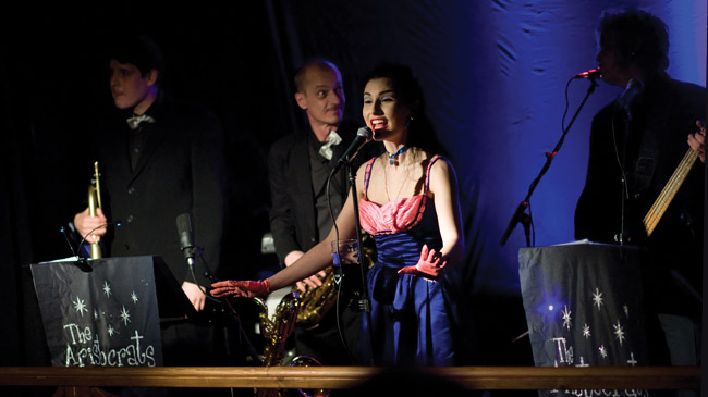 Maria Lund & the Aristocrats
Marilyn, Vaakuna, Kuovola 2009.
Avainsanat: Maria Lund Alexandra Aspasia Rantaniva Lund jats jazz cover kaunis seksikäs tumma Aristocrats Kouvola Vaakuna Marilyn Sokos