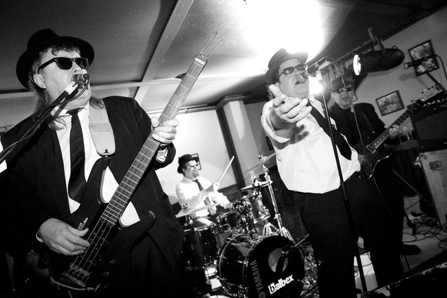 Turo's Hevi Gee
Hovi pub, Kotka 2008.
Avainsanat: Turo's Hevi Gee Turos Hovi Pub Janne Piiroinen Arska Hukkanen Hate Kinnunen