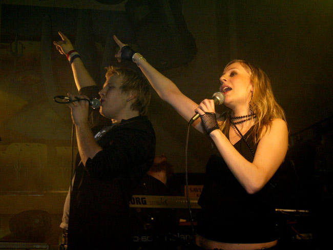 Alliance
Alliance, Amarillo, Kotka 2005.
Avainsanat: Alliance kädet ylhäällä laulajat