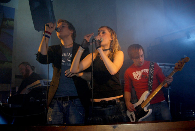 Alliance
Bilebändi Alliance Amarillossa, Kotka 2005.
Avainsanat: Alliance bilebändi Inga Osmo Timo cover