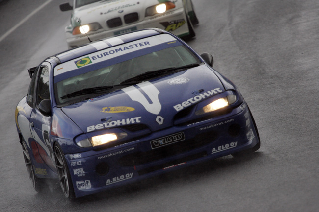 Läpi sateen
Keijo Ahosen Renault Megane puskee kohti SM-hopeaa, Ahvenisto 2006.
Avainsanat: Keijo Ahonen Ahvenisto super 2000 renault megane musakuvat sponsori wizard Läpi sateen
Keijo Ahosen Renault Megane puskee kohti SM-hopeaa, Ahvenisto 2006.
Avainsanat: Keijo Ahonen Ahvenisto super 2000 renault megane musakuvat sponsori wizard