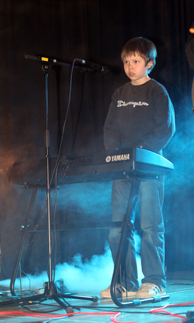 Kosketinsoittaja
Psyche Light, Kotkan nuorisokeskus 2005.
Avainsanat: kosketinsoittaja Psyche Light nuori poika koskettimet savu Kosketinsoittaja
Psyche Light, Kotkan nuorisokeskus 2005.
Avainsanat: kosketinsoittaja Psyche Light nuori poika koskettimet savu