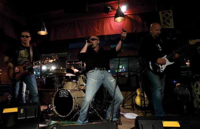 Rokisti takakenossa
21recovered, 4U, Kotka 2009.
Avainsanat: 21recovered 4U Kotka