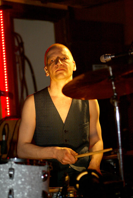 Pete Parkkonen
Pete Parkkonen - Zen Café rummut.
Avainsanat: Pete Parkkonen rummut rumpali Zen Café Pete Parkkonen
Pete Parkkonen - Zen Café rummut.
Avainsanat: Pete Parkkonen rummut rumpali Zen Café