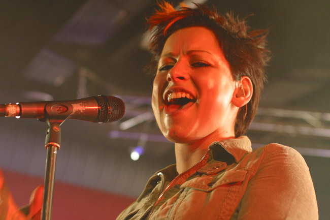 Erin
Erin.
Avainsanat: Erin Nylon Beat laulaja pystytukka soololaulu brunette