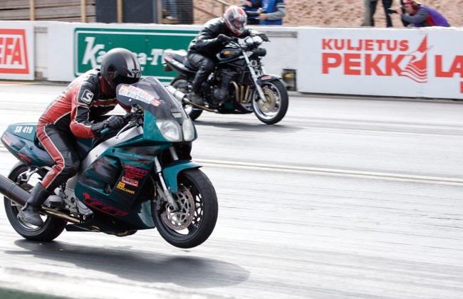 Sinisalo ja Oksanen
Avainsanat: Drag racing kiihdytysajo Alastaro Musakuvat sponsori sponsoroida mainos moottoripyörä Jyrki Sinisalo Janne Oksanen Sinisalo ja Oksanen
Avainsanat: Drag racing kiihdytysajo Alastaro Musakuvat sponsori sponsoroida mainos moottoripyörä Jyrki Sinisalo Janne Oksanen