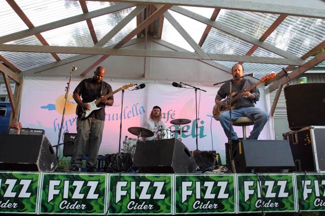 Hooters blues & Johnnie Marshall
Avainsanat: Hooters blues & Johnnie Marshall lava katos trio Fizz mainos
