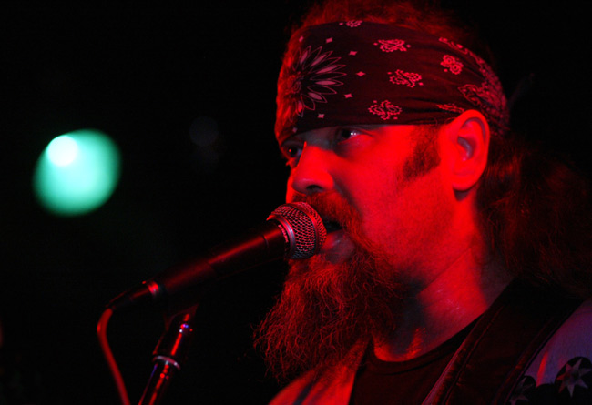 Jumpin' J
Acoustic Ugly Boysin Jumpin' J on kuulemma nuori nouseva rock-tähti.
Avainsanat: Jumpin' J Acoustic Ugly Boys parta partasuu huivi laulaja punainen valo rätti