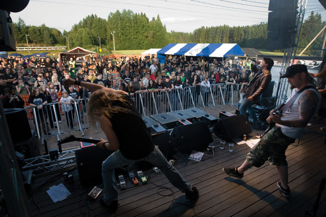 Dark Riverin lavalla
Manitou 09
Avainsanat: Manitou Dark River festivaali Kotkan Kymi Honkala Markus Vanhala Ismo Laukkanen Markku Pihlaja