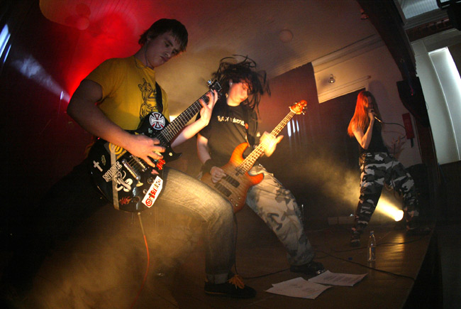Tahdissa
Rotten Faces 2005
Avainsanat: haara-asento liike rivi Rotten Faces hevi Tahdissa
Rotten Faces 2005
Avainsanat: haara-asento liike rivi Rotten Faces hevi