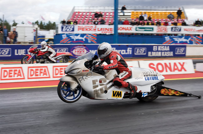 Nyt nykii
TFB56
Avainsanat: Drag racing kiihdytysajo Alastaro Musakuvat sponsori sponsoroida mainos moottoripyörä kiihdyttää Nyt nykii
TFB56
Avainsanat: Drag racing kiihdytysajo Alastaro Musakuvat sponsori sponsoroida mainos moottoripyörä kiihdyttää