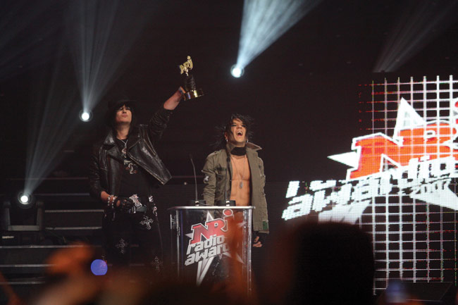 Palkintojen jakajat
Jyrki69 ja Jussi 69
Avainsanat: NRJ radio awards hartwall-areena helsinki palkintojen jako 69 eyes jussi jyrki Palkintojen jakajat
Jyrki69 ja Jussi 69
Avainsanat: NRJ radio awards hartwall-areena helsinki palkintojen jako 69 eyes jussi jyrki