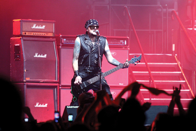 Archzie
Bassoa peliin
Avainsanat: 69 Eyes basisti basso Archzie kädet Marshall