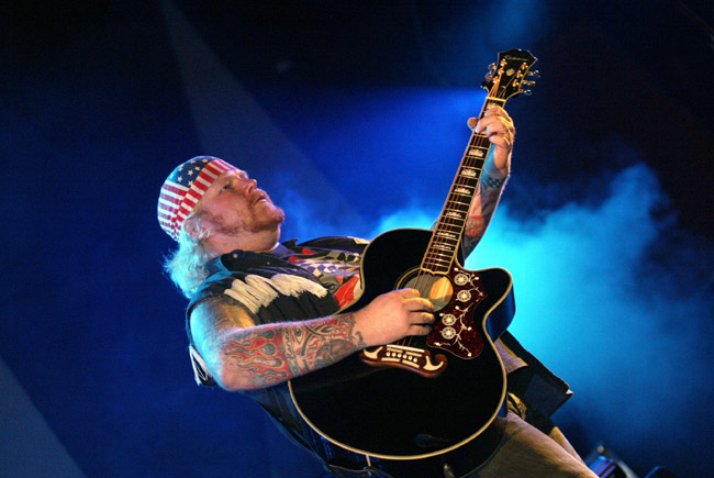 Pontus J Back
Avainsanat: Pontus J Back Horsetraderz Skinny Molly akustinen kitara sininen savu tatuointi jenkkilippu