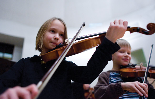 Viulisteista nuorimmat
Avainsanat: Kotkan Nuoret Jouset viulistit jousi viulu