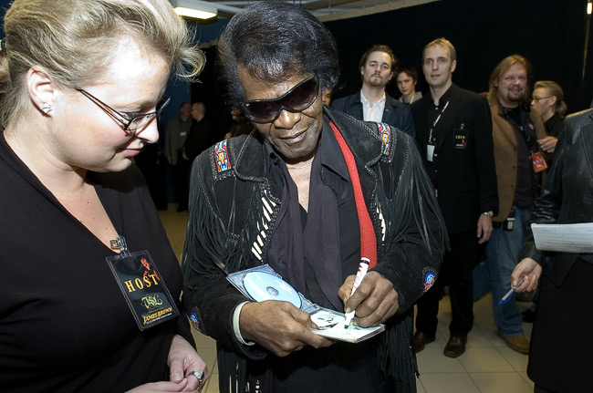 James Brown
LänsiAuto Areena 1.11.2006
Avainsanat: James Brown Soul Brother Number One Goodfather Of Hardest Working Man In Showbiz Black Musta Funk R&B Legenda Legend jäähyväiskeikka