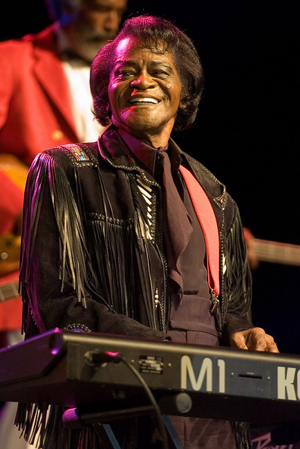 James Brown
LänsiAuto Areena 1.11.2006
Avainsanat: James Brown Soul Brother Number One Goodfather Of Hardest Working Man In Showbiz Black Musta Funk R&B Legenda Legend jäähyväiskeikka