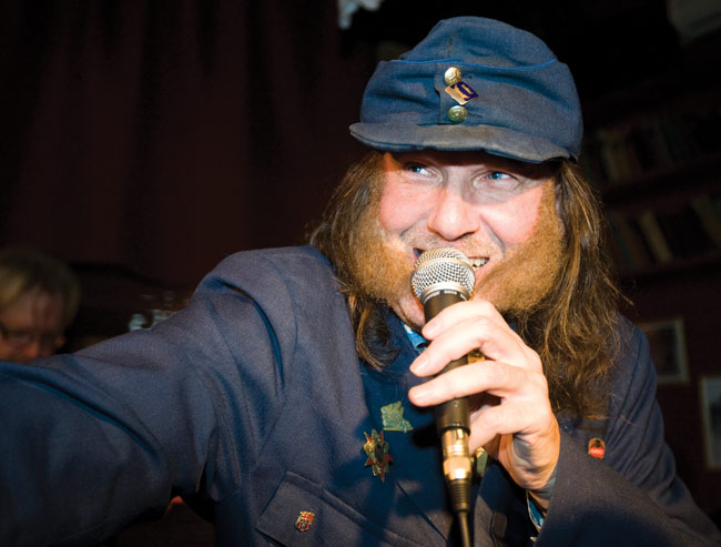 Tenkanen tulee
Aarne Tenkanen
Avainsanat: Aarne Tenkanen & Tempuntekijät Jaakko V Kotka Jaska