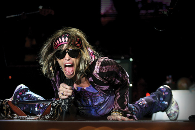Steven Tyler 2007
Avainsanat: Aerosmith yhdysvallat Hartwall Areena Helsinki glamour Steven Tyler mahallaan iso suu huulet näyttää kieltä lasit panta