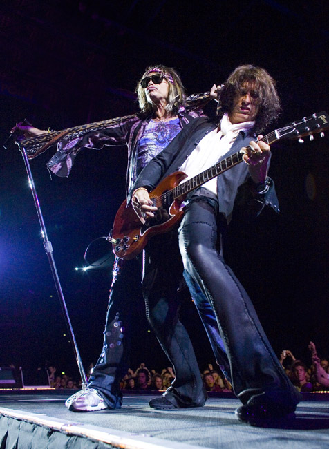 Tyler ja Perry
Avainsanat: Aerosmith yhdysvallat Hartwall Areena Helsinki glamour Sweet emotion Walk this way Steven Tyler Joe Perry kaksikki nuorekas tähti 