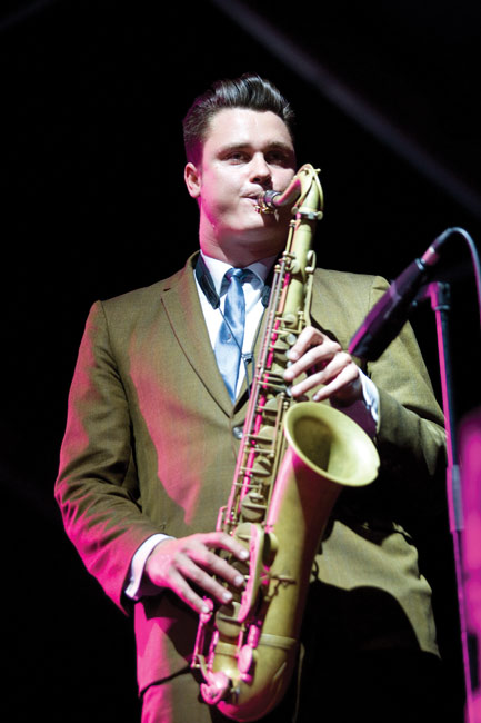 Hurskainen puhaltelee mattaa fonia
Avainsanat: Agents Kotkan Meripäivät Juho Hurskainen saksofoni matta