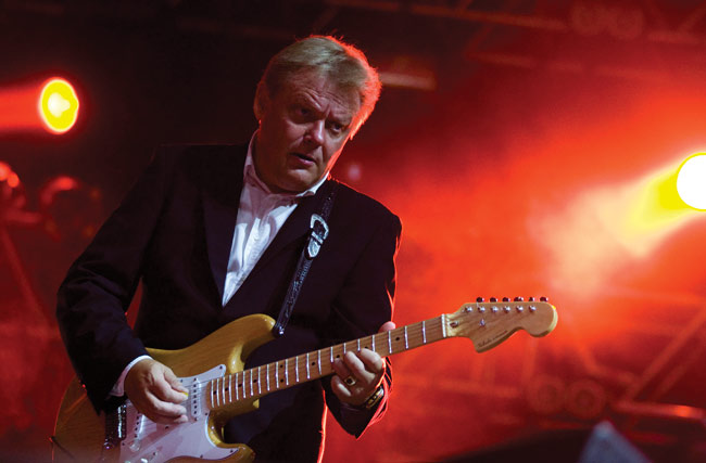 Esa Pulliainen
Rautalankaa...
Avainsanat: Agents Kotkan Meripäivät Esa Pulliainen rautalanka