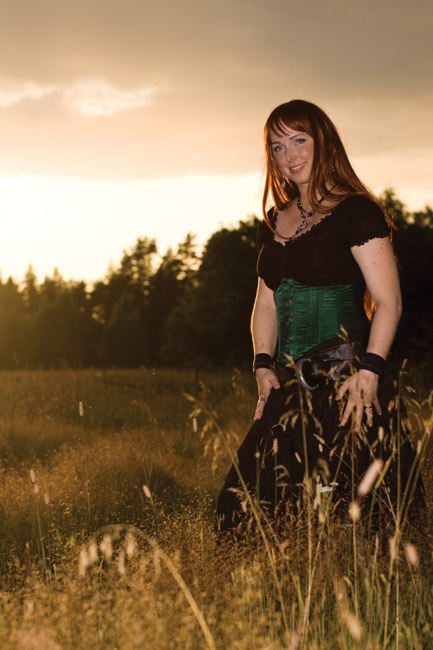 Ilta-auringossa niityllä
Heidi Parviainen
Avainsanat: Amberian Dawn Dark River festival Kotka Honkala Kymi Heidi Parviainen ilta-aurinko kesä ulkona pelto niitty