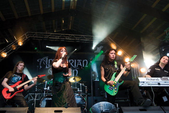 Amberian Dawn
Dark River festival, Kotka 2009.
Avainsanat: Amberian Dawn Dark River festival Kotka Honkala Kymi Heidi Parviainen Tuomas Seppälä Kasperi Heikkinen Emil Pohjalainen