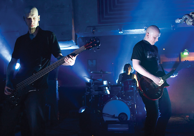 Sami, Sipe ja Toni
Avainsanat: Apulanta Parta-Sami Lehtinen basisti taustalaulu Sipe Santapukki rummut Toni Wirtanen Amarillo Kotka vauhdissa liike vauhdikas