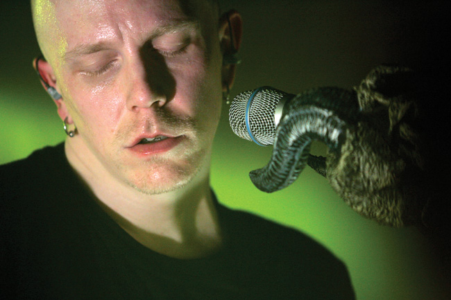 Toni Wirtanen 2007
Amarillo, Kouvola 2007.
Avainsanat: Apulanta Toni Wirtanen tulkita välittäjäaine välittää tunteita herkkä tunteellinen