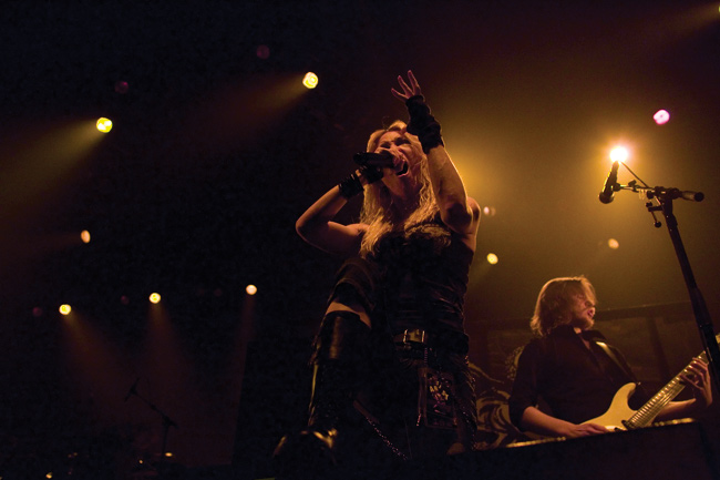 "One for all, all for one"
"We are strong, we are one..."
Avainsanat: Arch Enemy Black Crusade Jäähalli Helsinki Ruotsi swedish Angela Gossow Michael Amott Nemesis