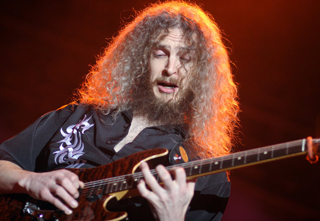 Kitaristi
Guthrie Govan
Avainsanat: kitaristi pörröpää kiharat ilme Guthrie Govan vuoden kitaristi soolo