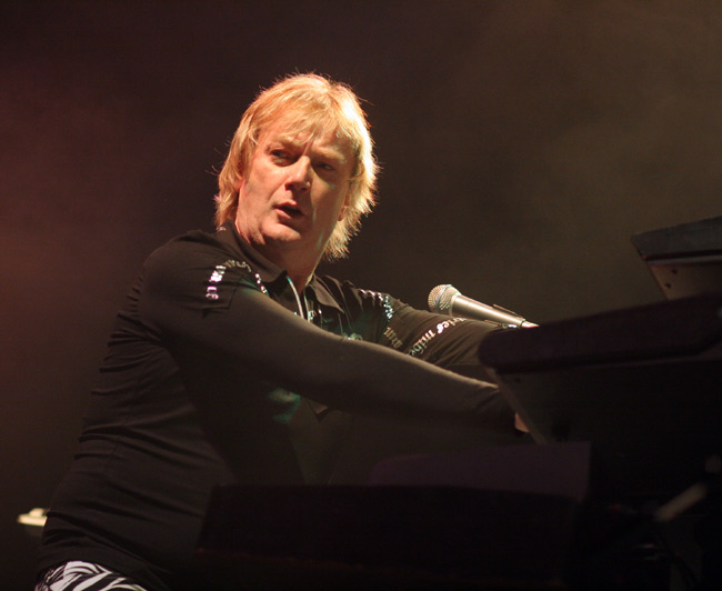 Kosketinsoitinvelho
Geoff Downes
Avainsanat: Asia Geoff Downes kosketinsoittaja