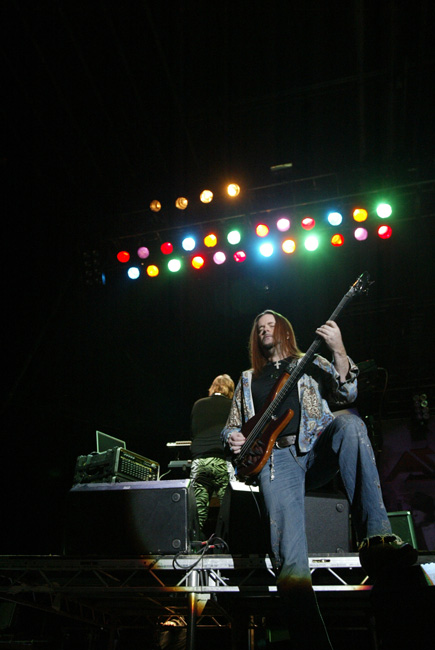 Valot
Asia, Jäähalli, Helsinki 2005.
Avainsanat: Asia John Payne Geoff Downes valot jäähalli Chrismas is heavy