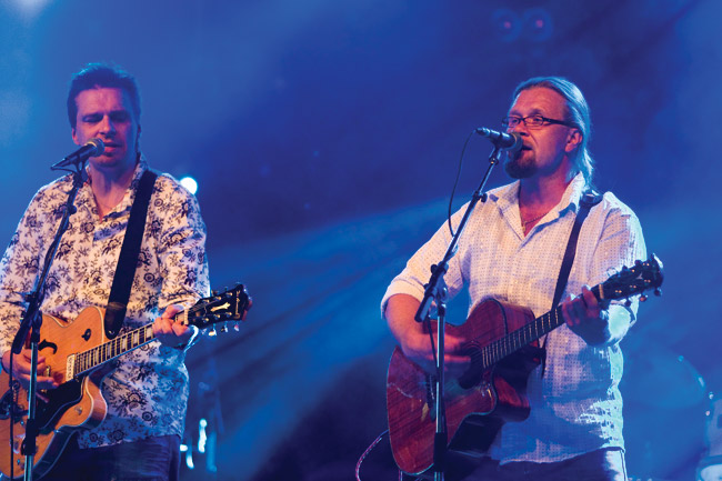 Bablo ja Esa Eloranta
Duona
Avainsanat: Bablo Toriteltta Hamina Tattoo Marko Junnilainen raspikurkku duo Esa Eloranta