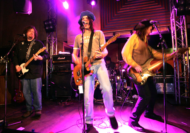 From Georgia Satellites
Amarillo, Kotka 2006.
Avainsanat: Dan Baird & Homemade sin from Georgia Satellites hatut southern rock From Georgia Satellites
Amarillo, Kotka 2006.
Avainsanat: Dan Baird & Homemade sin from Georgia Satellites hatut southern rock