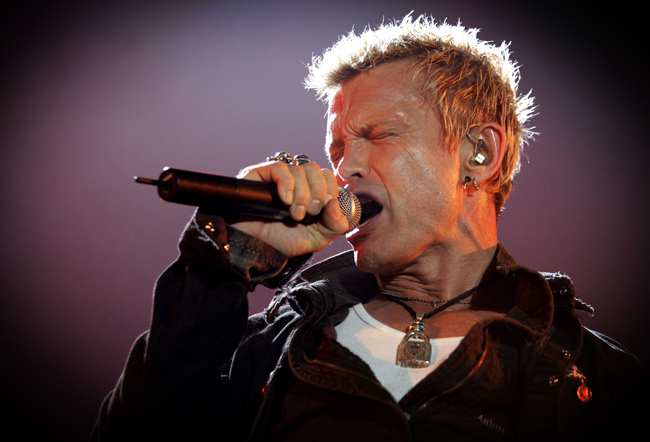 Rebel yell
Avainsanat: Billy Idol Rebel yell Shcok to the system huutaa laulaa tulkita täysillä korvamonitori korvakoru