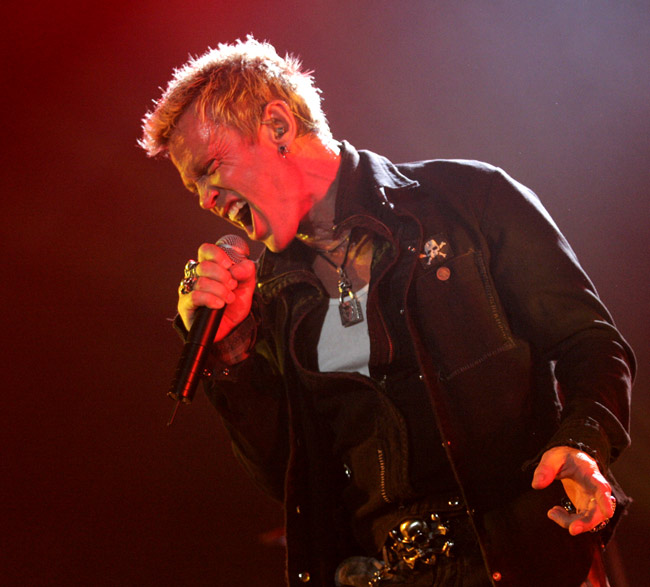"In a midnight hour..."
"... more more more..."
Avainsanat: Billy Idol laulaa huutaa tulkita in a midnight hour she cries more punainen