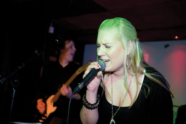 Solisti
Avainsanat: Ville Tolvanen Bluesbakers Yellari Kotka