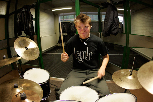 Rumpali
Joonas Lautala, Hamina 2006.
Avainsanat: Bonescraper rumpali Joonas Lautala pellit kapulat koulu Hamina