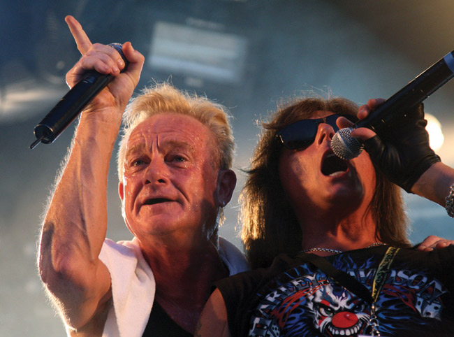 Bonnet and Turner
Rainbow-solistit lähekkäin
Avainsanat: Graham Bonnet Joe Lynn Turner Rainbow legends Jurassic Rock Mikkeli Finland näyttää