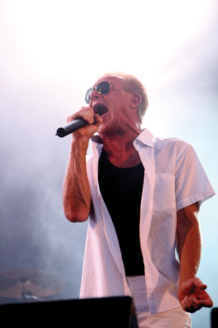 Bonnet ärisee...
Avainsanat: Graham Bonnet Rainbow MSG Alcatrazz no time to loose down to earth valot lights in the eyes of the world