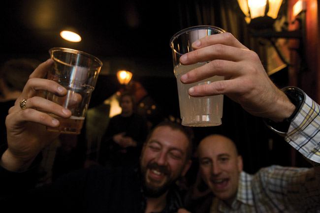 Pojat ottaa kippoa
Avainsanat: Bujashaka Kairo Kotka bileet alkoholijuoma juoda ryypätä muovituoppi olut Pojat ottaa kippoa
Avainsanat: Bujashaka Kairo Kotka bileet alkoholijuoma juoda ryypätä muovituoppi olut