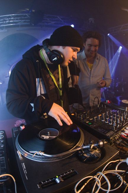 Levyä
CeeMon
Avainsanat: Bujashaka Kairo Kotka bileet dj levyn pyöritys CeeMon